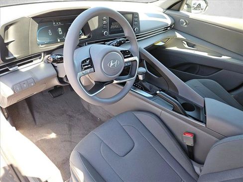 New 2026 Hyundai Elantra SE FWD image 9