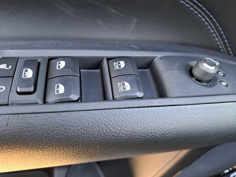 New 2026 Jeep Compass Latitude AWD/4WD image 25