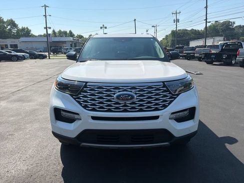 Used 2022 Ford Explorer Platinum w/ Equipment Group 601A AWD/4WD image 2