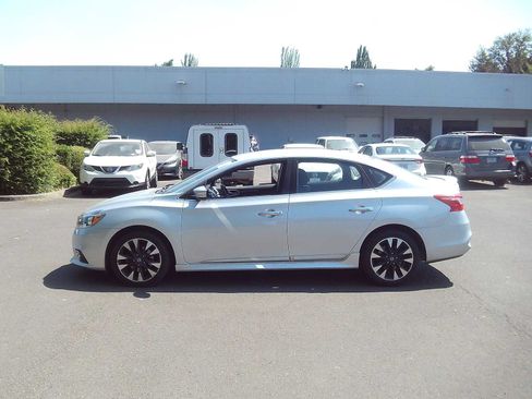 Used 2019 Nissan Sentra SR w/ Exterior Package FWD image 2