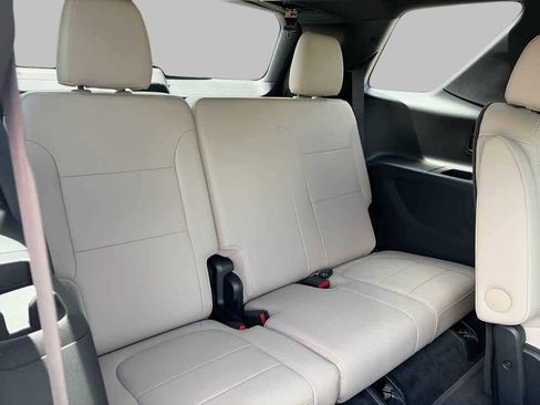 Used 2023 Chevrolet Traverse LT w/ LPO, Cargo Package FWD image 16