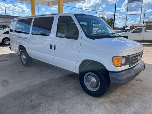 Used 2006 Ford E-350 and Econoline 350 XLT image 3