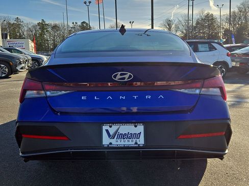 Used 2025 Hyundai Elantra Sport image 27