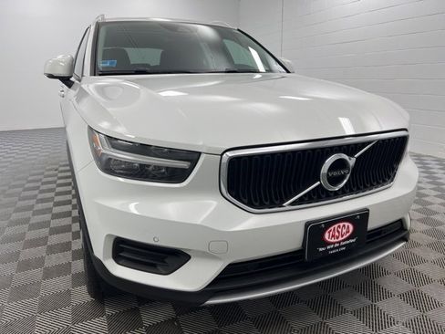 Used 2020 Volvo XC40 T5 Momentum w/ Protection Package Premier image 2