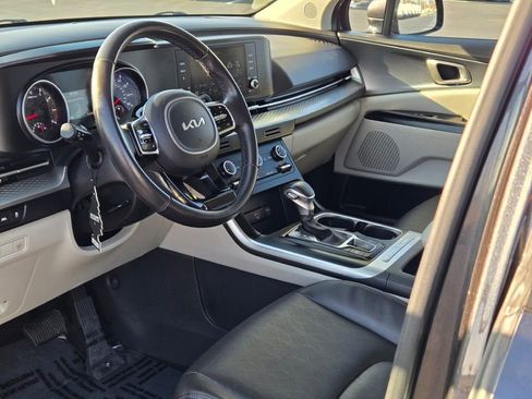 Used 2024 Kia Carnival LX image 22