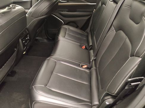 Used 2022 Jeep Grand Cherokee Limited AWD/4WD image 18