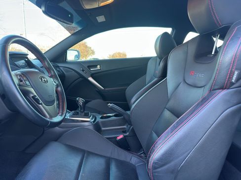 Used 2016 Hyundai Genesis Coupe 3.8 image 12