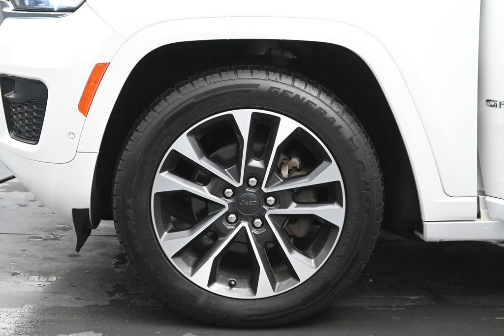 Used 2022 Jeep Grand Cherokee Overland AWD/4WD image 29