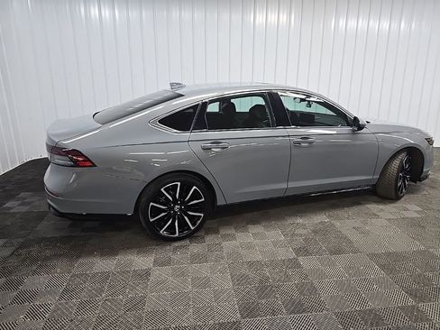 Used 2025 Honda Accord Touring image 3