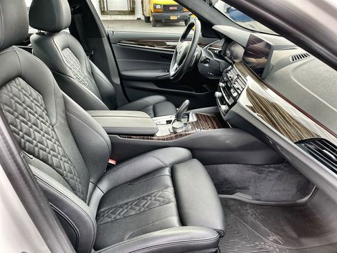 Certified 2022 BMW 530i xDrive w/ Convenience Package image 26