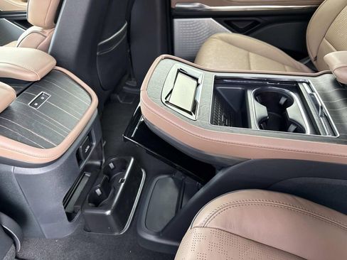 New 2025 Lincoln Navigator L Black Label image 18