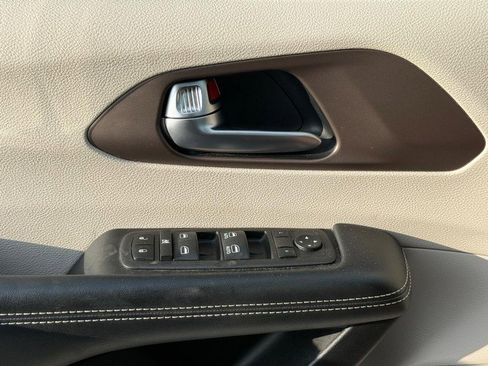 Used 2022 Chrysler Voyager LX FWD image 23