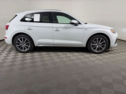 Used 2022 Audi Q5 e Premium Plus w/ Premium Plus Package AWD/4WD image 8