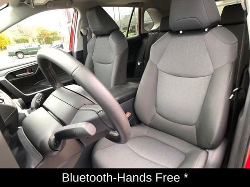 Used 2025 Toyota RAV4 XLE image 11