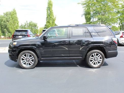 Used 2022 Toyota 4Runner TRD Sport AWD/4WD image 8