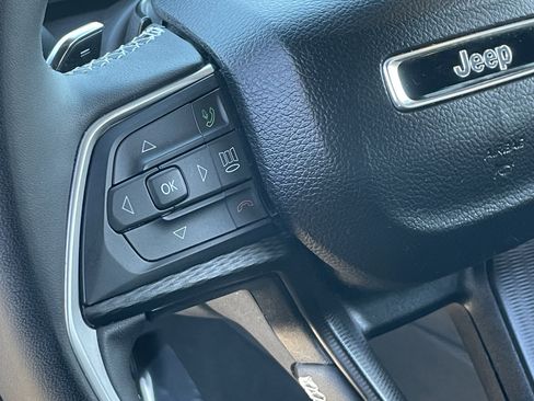 Certified 2024 Jeep Grand Cherokee L Laredo image 22