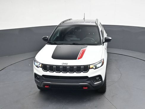 Used 2025 Jeep Compass Trailhawk w/ Trailhawk Convenience Group AWD/4WD image 43