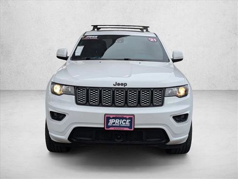 Used 2021 Jeep Grand Cherokee Laredo X image 2