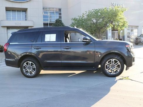 Used 2025 Ford Expedition Active AWD/4WD image 7