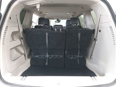 Used 2024 Chrysler Pacifica Touring-L FWD image 12