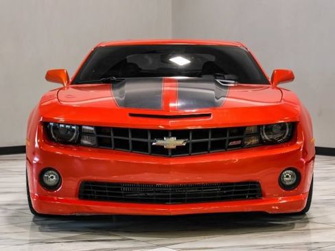 Used 2010 Chevrolet Camaro SS w/ LPO, Ground Effects Package RWD image 8