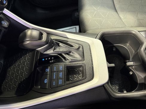 Used 2022 Toyota RAV4 XLE image 27