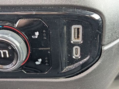 Used 2025 Chevrolet Silverado 1500 LT image 22