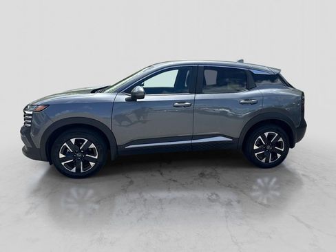 Used 2025 Nissan Kicks SV AWD/4WD image 2