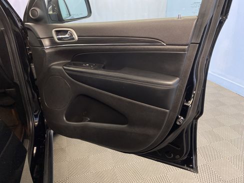 Used 2019 Jeep Grand Cherokee Limited w/ Luxury Group II image 48