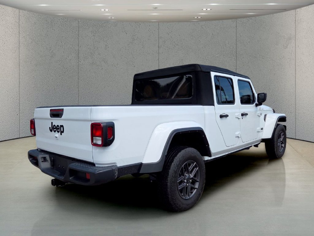 Used 2024 Jeep Gladiator Sport AWD/4WD image 6