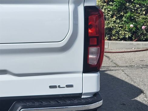 Used 2024 GMC Sierra 1500 SLE image 8