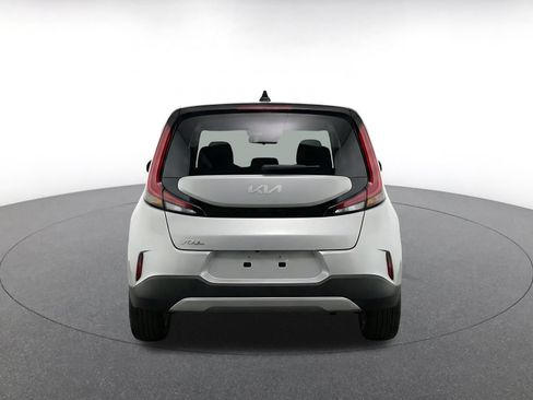 Used 2025 Kia Soul LX w/ LX Technology Package FWD image 7