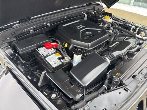 Used 2021 Jeep Wrangler Unlimited Sahara image 31