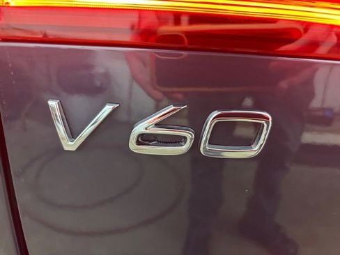 Certified 2025 Volvo V60 B5 Cross Country Plus image 31
