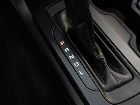 Used 2022 Chevrolet Colorado W/T RWD image 12