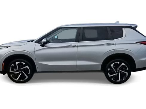Used 2024 Mitsubishi Outlander SE image 5