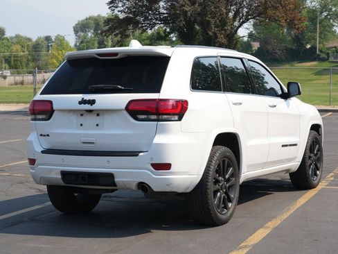 Used 2019 Jeep Grand Cherokee Altitude AWD/4WD image 5