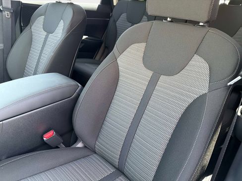 New 2026 Kia Sorento LX FWD image 17