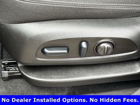 Used 2024 GMC Terrain SLE w/ Driver Convenience Package FWD image 28