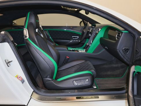 Used 2015 Bentley Continental GT3-R image 42