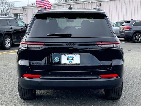 Certified 2025 Jeep Grand Cherokee Altitude AWD/4WD image 4
