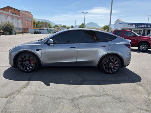 Used 2024 Tesla Model Y Performance image 5