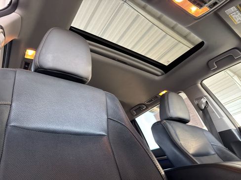 Used 2015 Toyota Highlander Limited w/ Driver Technology Package AWD/4WD image 19