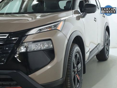 Certified 2025 Nissan Rogue SV image 3