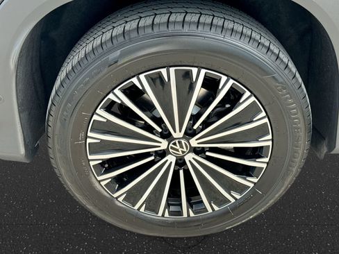Certified 2025 Volkswagen Tiguan S w/ 18" Wheel Package FWD image 12