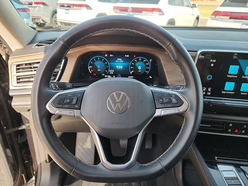 Used 2024 Volkswagen Atlas SE FWD image 16