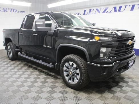 Used 2024 Chevrolet Silverado 2500 Custom AWD/4WD image 3