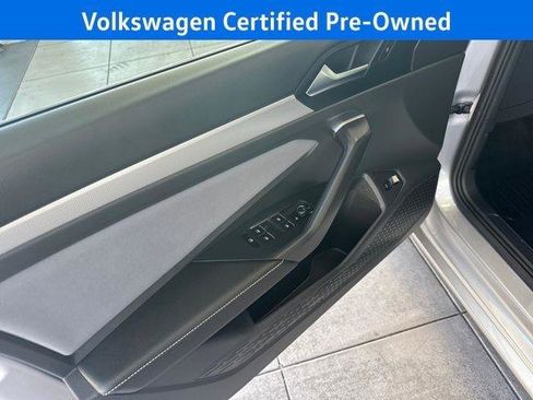 Used 2025 Volkswagen Jetta SE w/ Sunroof Package FWD image 15