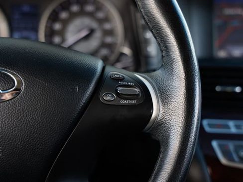 Used 2017 INFINITI Q70 3.7 image 29