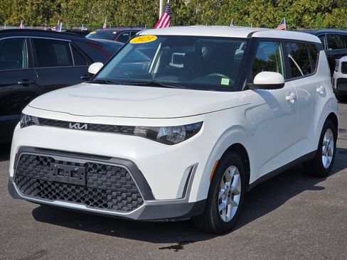 Used 2023 Kia Soul LX w/ Option Group 015 FWD image 7